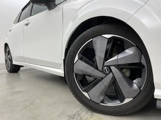 日産 オーラ G レザーエディション 福岡県 2022(令4)年 6.1万km ピュアホワイトパール / スーパーブラック 2トーン 純正９型ＤＡ　/全方位カメラ　/エマージェンシーブレーキ　/プロパイロット　/レーンキープ　/コーナーセンサー　/ＢＯＳＥサウンド　/シートヒーター　/ステアリングヒーター　/置くだけ充電　/ＢＳＭ　/ＥＴＣ２．０　/ＬＥＤ