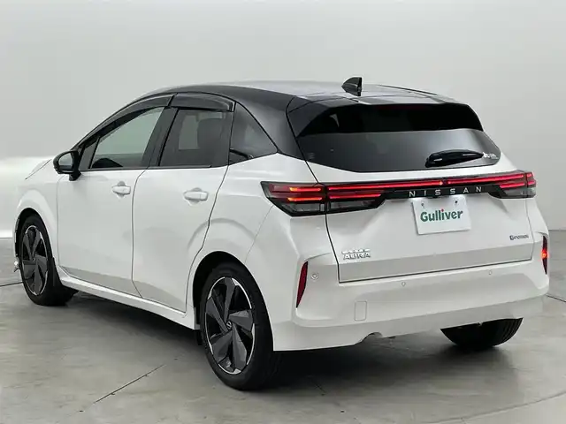 日産 オーラ G レザーエディション 福岡県 2022(令4)年 6.1万km ピュアホワイトパール / スーパーブラック 2トーン 純正９型ＤＡ　/全方位カメラ　/エマージェンシーブレーキ　/プロパイロット　/レーンキープ　/コーナーセンサー　/ＢＯＳＥサウンド　/シートヒーター　/ステアリングヒーター　/置くだけ充電　/ＢＳＭ　/ＥＴＣ２．０　/ＬＥＤ