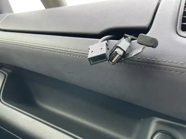 日産 セレナ e－パワー ハイウェイスター V 佐賀県 2022(令4)年 1.9万km ダークメタルグレー 純正10インチナビゲーション/AM/FM/CD/DVD/Bluetooth/フルセグテレビ/純正フリップダウンモニター/アラウンドビューモニター/インテリジェントルームミラー/純正ドライブレコーダー/ETC/両側パワースライドドア/電子パーキングブレーキ/・オートブレーキホールド/LEDヘッドライト/・オートマチックハイビーム/純正15インチアルミホイール/純正フロアマット/プロパイロット/革巻きステアリング/・ステアリングリモコン/ロールサンシェード/スマートキー/・プッシュスタート/スペアキー１本