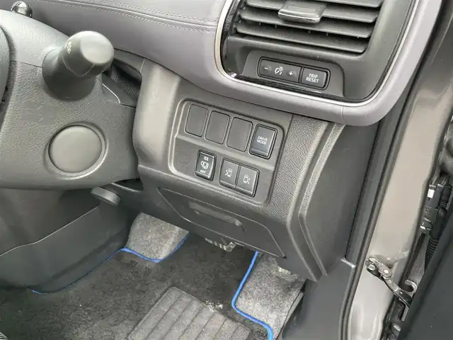 日産 セレナ e－パワー ハイウェイスター V 佐賀県 2022(令4)年 1.9万km ダークメタルグレー 純正10インチナビゲーション/AM/FM/CD/DVD/Bluetooth/フルセグテレビ/純正フリップダウンモニター/アラウンドビューモニター/インテリジェントルームミラー/純正ドライブレコーダー/ETC/両側パワースライドドア/電子パーキングブレーキ/・オートブレーキホールド/LEDヘッドライト/・オートマチックハイビーム/純正15インチアルミホイール/純正フロアマット/プロパイロット/革巻きステアリング/・ステアリングリモコン/ロールサンシェード/スマートキー/・プッシュスタート/スペアキー１本