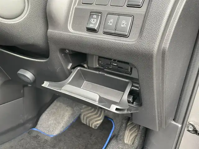 日産 セレナ e－パワー ハイウェイスター V 佐賀県 2022(令4)年 1.9万km ダークメタルグレー 純正10インチナビゲーション/AM/FM/CD/DVD/Bluetooth/フルセグテレビ/純正フリップダウンモニター/アラウンドビューモニター/インテリジェントルームミラー/純正ドライブレコーダー/ETC/両側パワースライドドア/電子パーキングブレーキ/・オートブレーキホールド/LEDヘッドライト/・オートマチックハイビーム/純正15インチアルミホイール/純正フロアマット/プロパイロット/革巻きステアリング/・ステアリングリモコン/ロールサンシェード/スマートキー/・プッシュスタート/スペアキー１本