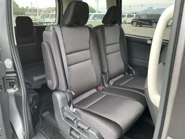 日産 セレナ e－パワー ハイウェイスター V 佐賀県 2022(令4)年 1.9万km ダークメタルグレー 純正10インチナビゲーション/AM/FM/CD/DVD/Bluetooth/フルセグテレビ/純正フリップダウンモニター/アラウンドビューモニター/インテリジェントルームミラー/純正ドライブレコーダー/ETC/両側パワースライドドア/電子パーキングブレーキ/・オートブレーキホールド/LEDヘッドライト/・オートマチックハイビーム/純正15インチアルミホイール/純正フロアマット/プロパイロット/革巻きステアリング/・ステアリングリモコン/ロールサンシェード/スマートキー/・プッシュスタート/スペアキー１本