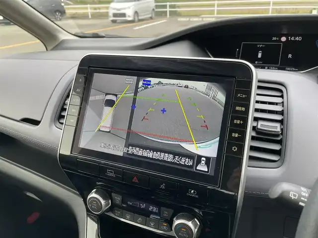 日産 セレナ e－パワー ハイウェイスター V 佐賀県 2022(令4)年 1.9万km ダークメタルグレー 純正10インチナビゲーション/AM/FM/CD/DVD/Bluetooth/フルセグテレビ/純正フリップダウンモニター/アラウンドビューモニター/インテリジェントルームミラー/純正ドライブレコーダー/ETC/両側パワースライドドア/電子パーキングブレーキ/・オートブレーキホールド/LEDヘッドライト/・オートマチックハイビーム/純正15インチアルミホイール/純正フロアマット/プロパイロット/革巻きステアリング/・ステアリングリモコン/ロールサンシェード/スマートキー/・プッシュスタート/スペアキー１本