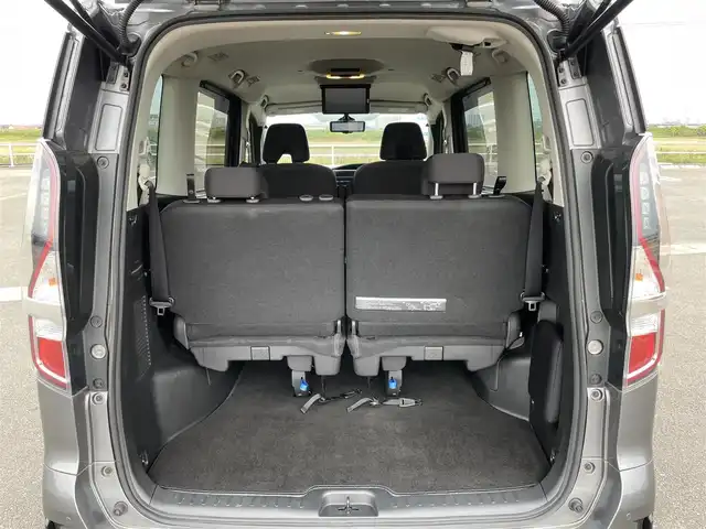 日産 セレナ e－パワー ハイウェイスター V 佐賀県 2022(令4)年 1.9万km ダークメタルグレー 純正10インチナビゲーション/AM/FM/CD/DVD/Bluetooth/フルセグテレビ/純正フリップダウンモニター/アラウンドビューモニター/インテリジェントルームミラー/純正ドライブレコーダー/ETC/両側パワースライドドア/電子パーキングブレーキ/・オートブレーキホールド/LEDヘッドライト/・オートマチックハイビーム/純正15インチアルミホイール/純正フロアマット/プロパイロット/革巻きステアリング/・ステアリングリモコン/ロールサンシェード/スマートキー/・プッシュスタート/スペアキー１本