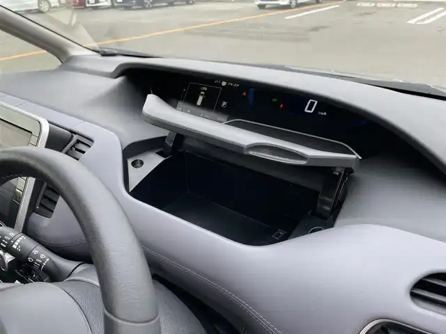 日産 セレナ e－パワー ハイウェイスター V 佐賀県 2022(令4)年 1.9万km ダークメタルグレー 純正10インチナビゲーション/AM/FM/CD/DVD/Bluetooth/フルセグテレビ/純正フリップダウンモニター/アラウンドビューモニター/インテリジェントルームミラー/純正ドライブレコーダー/ETC/両側パワースライドドア/電子パーキングブレーキ/・オートブレーキホールド/LEDヘッドライト/・オートマチックハイビーム/純正15インチアルミホイール/純正フロアマット/プロパイロット/革巻きステアリング/・ステアリングリモコン/ロールサンシェード/スマートキー/・プッシュスタート/スペアキー１本