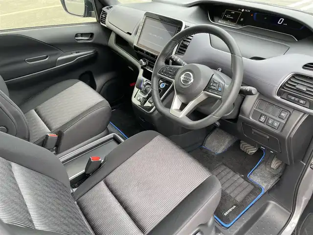 日産 セレナ e－パワー ハイウェイスター V 佐賀県 2022(令4)年 1.9万km ダークメタルグレー 純正10インチナビゲーション/AM/FM/CD/DVD/Bluetooth/フルセグテレビ/純正フリップダウンモニター/アラウンドビューモニター/インテリジェントルームミラー/純正ドライブレコーダー/ETC/両側パワースライドドア/電子パーキングブレーキ/・オートブレーキホールド/LEDヘッドライト/・オートマチックハイビーム/純正15インチアルミホイール/純正フロアマット/プロパイロット/革巻きステアリング/・ステアリングリモコン/ロールサンシェード/スマートキー/・プッシュスタート/スペアキー１本