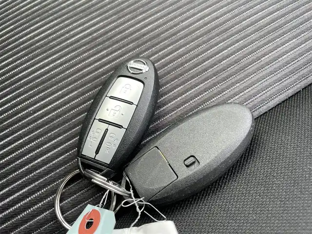 日産 セレナ e－パワー ハイウェイスター V 佐賀県 2022(令4)年 1.9万km ダークメタルグレー 純正10インチナビゲーション/AM/FM/CD/DVD/Bluetooth/フルセグテレビ/純正フリップダウンモニター/アラウンドビューモニター/インテリジェントルームミラー/純正ドライブレコーダー/ETC/両側パワースライドドア/電子パーキングブレーキ/・オートブレーキホールド/LEDヘッドライト/・オートマチックハイビーム/純正15インチアルミホイール/純正フロアマット/プロパイロット/革巻きステアリング/・ステアリングリモコン/ロールサンシェード/スマートキー/・プッシュスタート/スペアキー１本