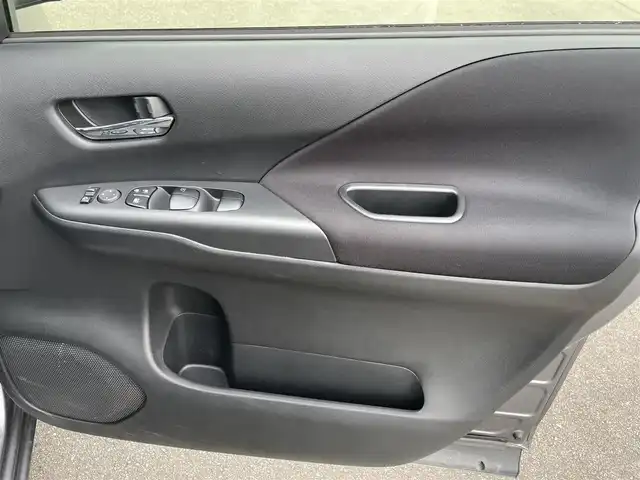 日産 セレナ e－パワー ハイウェイスター V 佐賀県 2022(令4)年 1.9万km ダークメタルグレー 純正10インチナビゲーション/AM/FM/CD/DVD/Bluetooth/フルセグテレビ/純正フリップダウンモニター/アラウンドビューモニター/インテリジェントルームミラー/純正ドライブレコーダー/ETC/両側パワースライドドア/電子パーキングブレーキ/・オートブレーキホールド/LEDヘッドライト/・オートマチックハイビーム/純正15インチアルミホイール/純正フロアマット/プロパイロット/革巻きステアリング/・ステアリングリモコン/ロールサンシェード/スマートキー/・プッシュスタート/スペアキー１本