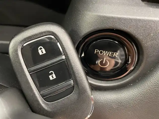 ホンダ ヴェゼル ハイブリッド e:HEV X 新潟県 2021(令3)年 4.2万km サンドカーキパール 4WD/純正メモリナビ【VXM-152VFi】/　フルセグTV/Bluetooth/CD/DVD/USB/ホンダセンシング/・衝突被害軽減ブレーキ/・踏み間違え衝突軽減システム/・急アクセル抑制機能/・歩行者事故低減ステアリング/・路外逸脱抑制機能/・レーダークルーズコントロール/・車線維持支援システム(LKAS)/・トラフィックジャムアシスト(渋滞運転支援機能)/・先行車発進お知らせ機能/・標識認識機能/・オートハイビーム/・パーキングセンサーシステム/前後コーナーセンサー/前席シートヒーター/バックモニター/ヒルディセントコントロール/LEDヘッドライト/パドルシフト