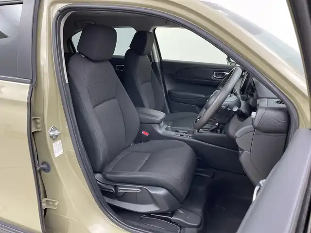 ホンダ ヴェゼル ハイブリッド e:HEV X 新潟県 2021(令3)年 4.2万km サンドカーキパール 4WD/純正メモリナビ【VXM-152VFi】/　フルセグTV/Bluetooth/CD/DVD/USB/ホンダセンシング/・衝突被害軽減ブレーキ/・踏み間違え衝突軽減システム/・急アクセル抑制機能/・歩行者事故低減ステアリング/・路外逸脱抑制機能/・レーダークルーズコントロール/・車線維持支援システム(LKAS)/・トラフィックジャムアシスト(渋滞運転支援機能)/・先行車発進お知らせ機能/・標識認識機能/・オートハイビーム/・パーキングセンサーシステム/前後コーナーセンサー/前席シートヒーター/バックモニター/ヒルディセントコントロール/LEDヘッドライト/パドルシフト