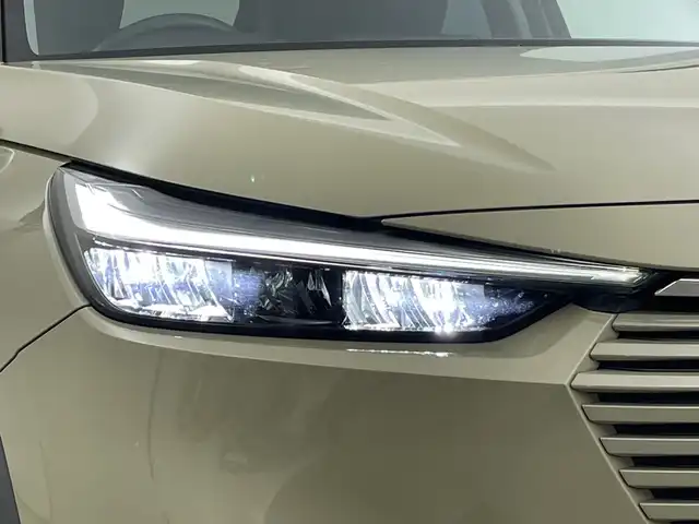 ホンダ ヴェゼル ハイブリッド e:HEV X 新潟県 2021(令3)年 4.2万km サンドカーキパール 4WD/純正メモリナビ【VXM-152VFi】/　フルセグTV/Bluetooth/CD/DVD/USB/ホンダセンシング/・衝突被害軽減ブレーキ/・踏み間違え衝突軽減システム/・急アクセル抑制機能/・歩行者事故低減ステアリング/・路外逸脱抑制機能/・レーダークルーズコントロール/・車線維持支援システム(LKAS)/・トラフィックジャムアシスト(渋滞運転支援機能)/・先行車発進お知らせ機能/・標識認識機能/・オートハイビーム/・パーキングセンサーシステム/前後コーナーセンサー/前席シートヒーター/バックモニター/ヒルディセントコントロール/LEDヘッドライト/パドルシフト