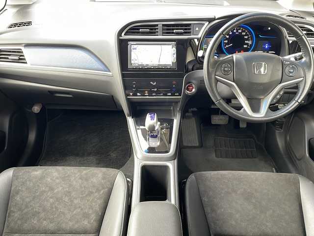 ホンダ シャトル ハイブリッド X 長野県 2015(平27)年 4.1万km アラバスターシルバーメタリック ４WD/ギャザーズナビTV/バックカメラ/ETC/ハーフレザーシート/プッシュスタート/純正フロアマット