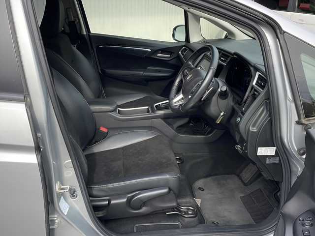 ホンダ シャトル ハイブリッド X 長野県 2015(平27)年 4.1万km アラバスターシルバーメタリック ４WD/ギャザーズナビTV/バックカメラ/ETC/ハーフレザーシート/プッシュスタート/純正フロアマット