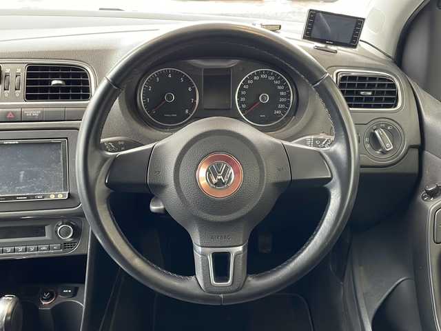 フォルクスワーゲン ポロ TSIハイライン 秋田県 2014(平26)年 7.5万km リフレックスシルバーメタリック 社外メモリーナビ　AVIC-MRZ099/DTV/CD/DVD/SD/Bluetooth/社外ETC/リモコンキー/純正アルミ