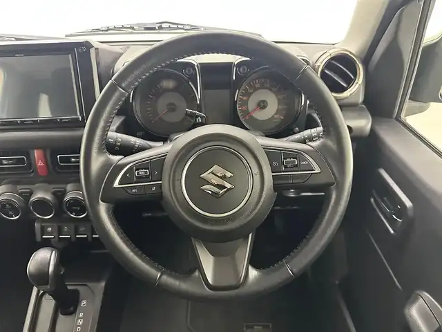 スズキ ジムニー シエラ JC 兵庫県 2020(令2)年 3.5万km ミディアムグレー ・社外メモリナビ/・バックカメラ/・前後ドライブレコーダー/・ETC/・オートクルーズコントロール/・衝突軽減ブレーキ/・レーンキープアシスト/・4WD/・LEDヘッドライト/・フォグランプ/・背面タイヤ/・純正15インチアルミホイール/・トランスファー/・シートヒーターD/N/・純正フロアマット/・スマートキー/・スペアキー1本/・プッシュスタート