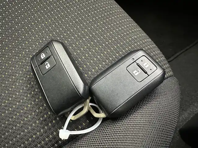 スズキ ジムニー シエラ JC 兵庫県 2020(令2)年 3.5万km ミディアムグレー ・社外メモリナビ/・バックカメラ/・前後ドライブレコーダー/・ETC/・オートクルーズコントロール/・衝突軽減ブレーキ/・レーンキープアシスト/・4WD/・LEDヘッドライト/・フォグランプ/・背面タイヤ/・純正15インチアルミホイール/・トランスファー/・シートヒーターD/N/・純正フロアマット/・スマートキー/・スペアキー1本/・プッシュスタート