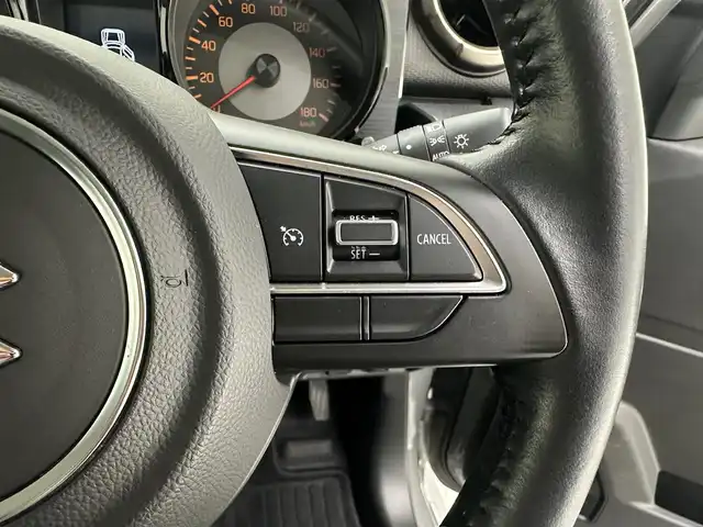 スズキ ジムニー シエラ JC 兵庫県 2020(令2)年 3.5万km ミディアムグレー ・社外メモリナビ/・バックカメラ/・前後ドライブレコーダー/・ETC/・オートクルーズコントロール/・衝突軽減ブレーキ/・レーンキープアシスト/・4WD/・LEDヘッドライト/・フォグランプ/・背面タイヤ/・純正15インチアルミホイール/・トランスファー/・シートヒーターD/N/・純正フロアマット/・スマートキー/・スペアキー1本/・プッシュスタート