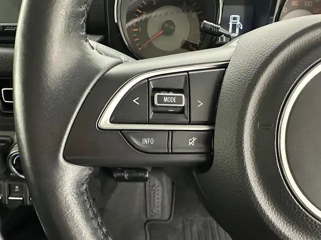 スズキ ジムニー シエラ JC 兵庫県 2020(令2)年 3.5万km ミディアムグレー ・社外メモリナビ/・バックカメラ/・前後ドライブレコーダー/・ETC/・オートクルーズコントロール/・衝突軽減ブレーキ/・レーンキープアシスト/・4WD/・LEDヘッドライト/・フォグランプ/・背面タイヤ/・純正15インチアルミホイール/・トランスファー/・シートヒーターD/N/・純正フロアマット/・スマートキー/・スペアキー1本/・プッシュスタート