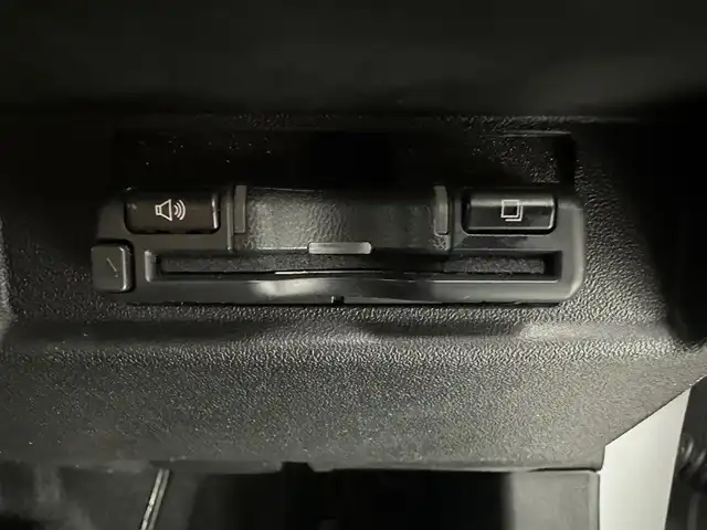 スズキ ジムニー シエラ JC 兵庫県 2020(令2)年 3.5万km ミディアムグレー ・社外メモリナビ/・バックカメラ/・前後ドライブレコーダー/・ETC/・オートクルーズコントロール/・衝突軽減ブレーキ/・レーンキープアシスト/・4WD/・LEDヘッドライト/・フォグランプ/・背面タイヤ/・純正15インチアルミホイール/・トランスファー/・シートヒーターD/N/・純正フロアマット/・スマートキー/・スペアキー1本/・プッシュスタート