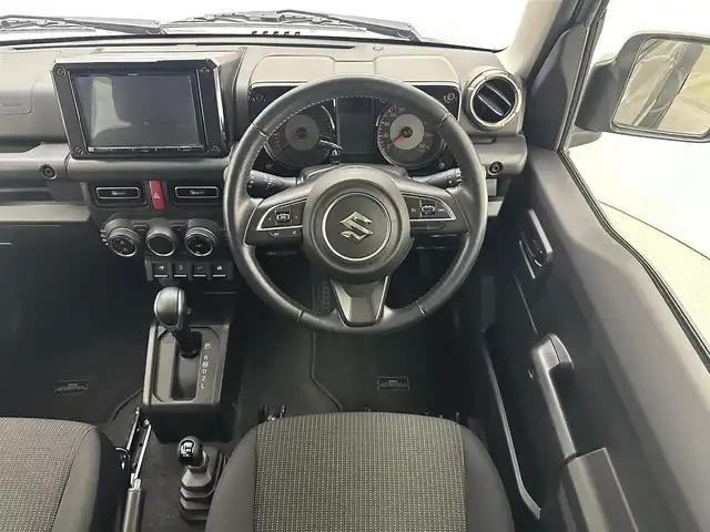 スズキ ジムニー シエラ JC 兵庫県 2020(令2)年 3.5万km ミディアムグレー ・社外メモリナビ/・バックカメラ/・前後ドライブレコーダー/・ETC/・オートクルーズコントロール/・衝突軽減ブレーキ/・レーンキープアシスト/・4WD/・LEDヘッドライト/・フォグランプ/・背面タイヤ/・純正15インチアルミホイール/・トランスファー/・シートヒーターD/N/・純正フロアマット/・スマートキー/・スペアキー1本/・プッシュスタート