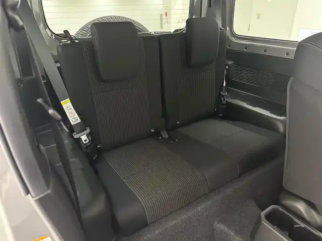 スズキ ジムニー シエラ JC 兵庫県 2020(令2)年 3.5万km ミディアムグレー ・社外メモリナビ/・バックカメラ/・前後ドライブレコーダー/・ETC/・オートクルーズコントロール/・衝突軽減ブレーキ/・レーンキープアシスト/・4WD/・LEDヘッドライト/・フォグランプ/・背面タイヤ/・純正15インチアルミホイール/・トランスファー/・シートヒーターD/N/・純正フロアマット/・スマートキー/・スペアキー1本/・プッシュスタート