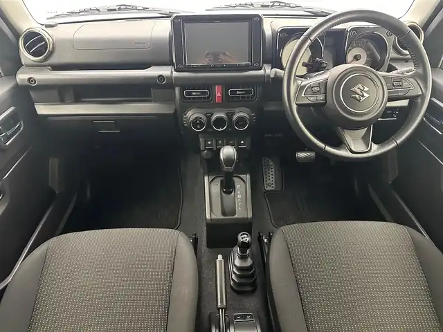 スズキ ジムニー シエラ JC 兵庫県 2020(令2)年 3.5万km ミディアムグレー ・社外メモリナビ/・バックカメラ/・前後ドライブレコーダー/・ETC/・オートクルーズコントロール/・衝突軽減ブレーキ/・レーンキープアシスト/・4WD/・LEDヘッドライト/・フォグランプ/・背面タイヤ/・純正15インチアルミホイール/・トランスファー/・シートヒーターD/N/・純正フロアマット/・スマートキー/・スペアキー1本/・プッシュスタート