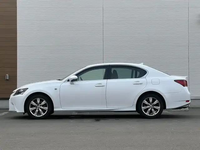 レクサス ＧＳ 350 Fスポーツ 秋田県 2014(平26)年 5.6万km ホワイトノーヴァガラスフレーク ワンオーナー/４WD/革巻きステアリング/ステアリングスイッチ/パドルシフト/レーダークルーズコントロール/オートライト、オートハイビーム/前後コーナーセンサー/横滑り防止/ハンドルヒーター/純正ドアバイザー/純正フロアマット/ビルトインETC/前後ドライブレコーダー/前席パワーシート/レザーシート/純正HDDナビ（FM／AM／BT／フルセグ）/カーテンエアバック/純正ホイール・夏タイヤ積込