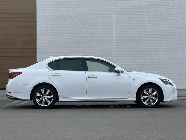 レクサス ＧＳ 350 Fスポーツ 秋田県 2014(平26)年 5.6万km ホワイトノーヴァガラスフレーク ワンオーナー/４WD/革巻きステアリング/ステアリングスイッチ/パドルシフト/レーダークルーズコントロール/オートライト、オートハイビーム/前後コーナーセンサー/横滑り防止/ハンドルヒーター/純正ドアバイザー/純正フロアマット/ビルトインETC/前後ドライブレコーダー/前席パワーシート/レザーシート/純正HDDナビ（FM／AM／BT／フルセグ）/カーテンエアバック/純正ホイール・夏タイヤ積込