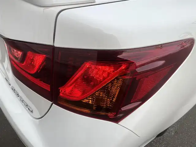 レクサス ＧＳ 350 Fスポーツ 秋田県 2014(平26)年 5.6万km ホワイトノーヴァガラスフレーク ワンオーナー/４WD/革巻きステアリング/ステアリングスイッチ/パドルシフト/レーダークルーズコントロール/オートライト、オートハイビーム/前後コーナーセンサー/横滑り防止/ハンドルヒーター/純正ドアバイザー/純正フロアマット/ビルトインETC/前後ドライブレコーダー/前席パワーシート/レザーシート/純正HDDナビ（FM／AM／BT／フルセグ）/カーテンエアバック/純正ホイール・夏タイヤ積込