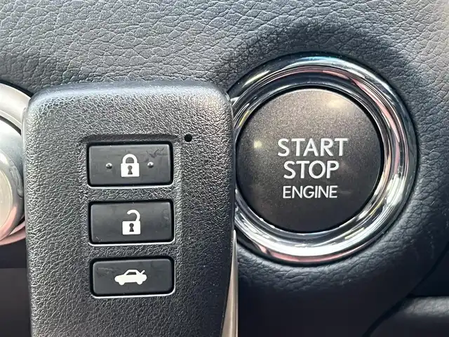 レクサス ＧＳ 350 Fスポーツ 秋田県 2014(平26)年 5.6万km ホワイトノーヴァガラスフレーク ワンオーナー/４WD/革巻きステアリング/ステアリングスイッチ/パドルシフト/レーダークルーズコントロール/オートライト、オートハイビーム/前後コーナーセンサー/横滑り防止/ハンドルヒーター/純正ドアバイザー/純正フロアマット/ビルトインETC/前後ドライブレコーダー/前席パワーシート/レザーシート/純正HDDナビ（FM／AM／BT／フルセグ）/カーテンエアバック/純正ホイール・夏タイヤ積込