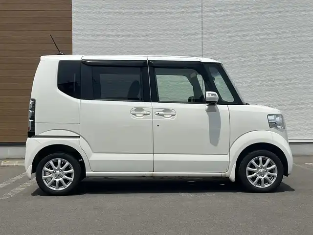 ホンダ Ｎ ＢＯＸ 2トーン G Lパッケージ 秋田県 2014(平26)年 13万km プレミアムホワイトパール 社外ナビ/４WD/片側パワスラ/フルセグ/バックカメラ/社外アルミ/スマートキー/アイドリングストップ/プッシュスタート/ステアリングスイッチ/ETC/純正フロアマット/純正ドアバイザー/オートエアコン/パワーステアリング/パワーウィンドウ/横滑り防止/レベライザー/ミラーヒーター/電動格納ウィンカーミラー/保証書/取扱説明書/記録簿