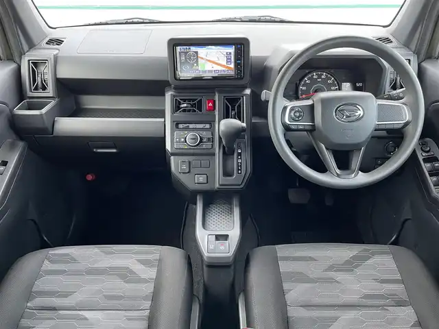 ダイハツ タフト X 山梨県 2022(令4)年 0.7万km フォレストカーキメタリック 4WD/社外SDナビ/Bluetooth接続/ワンセグTV/バックカメラ/ガラスルーフ/ETC/衝突被害軽減システム/アイドリングストップ/ステアリングスイッチ/取扱説明書/保証書