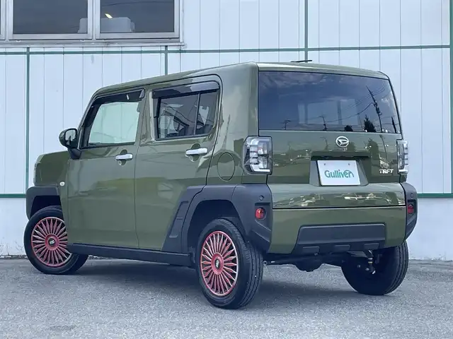 ダイハツ タフト X 山梨県 2022(令4)年 0.7万km フォレストカーキメタリック 4WD/社外SDナビ/Bluetooth接続/ワンセグTV/バックカメラ/ガラスルーフ/ETC/衝突被害軽減システム/アイドリングストップ/ステアリングスイッチ/取扱説明書/保証書