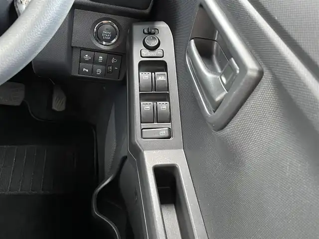 ダイハツ タフト X 山梨県 2022(令4)年 0.7万km フォレストカーキメタリック 4WD/社外SDナビ/Bluetooth接続/ワンセグTV/バックカメラ/ガラスルーフ/ETC/衝突被害軽減システム/アイドリングストップ/ステアリングスイッチ/取扱説明書/保証書