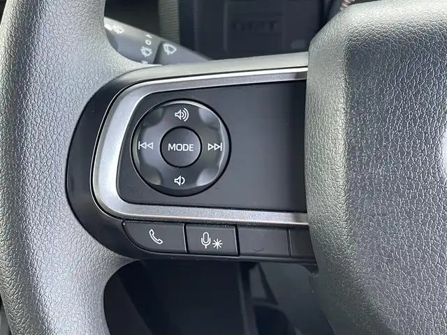ダイハツ タフト X 山梨県 2022(令4)年 0.7万km フォレストカーキメタリック 4WD/社外SDナビ/Bluetooth接続/ワンセグTV/バックカメラ/ガラスルーフ/ETC/衝突被害軽減システム/アイドリングストップ/ステアリングスイッチ/取扱説明書/保証書
