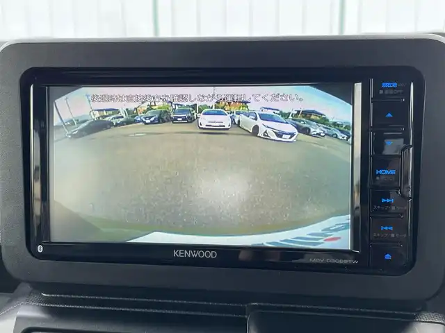 ダイハツ タフト X 山梨県 2022(令4)年 0.7万km フォレストカーキメタリック 4WD/社外SDナビ/Bluetooth接続/ワンセグTV/バックカメラ/ガラスルーフ/ETC/衝突被害軽減システム/アイドリングストップ/ステアリングスイッチ/取扱説明書/保証書