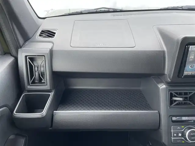 ダイハツ タフト X 山梨県 2022(令4)年 0.7万km フォレストカーキメタリック 4WD/社外SDナビ/Bluetooth接続/ワンセグTV/バックカメラ/ガラスルーフ/ETC/衝突被害軽減システム/アイドリングストップ/ステアリングスイッチ/取扱説明書/保証書