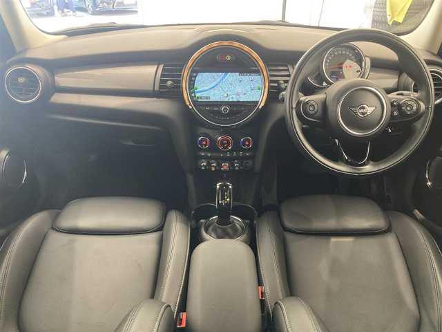 ＭＩＮＩ ミニ クーパー 熊本県 2019(令1)年 5万km チリ・レッド ・スマートキー/・プッシュスタート/・インテリジェントセーフティ/・PDC自動起動/・パーキングアシスト/・黒革スポーツシート/・前席シートヒーター /・純正HDDナビ/　【Bluetooth・USB・MSV】/・社外フルセグTV/・バックカメラ/・ETC/・ドライブレコーダー(前後録画)/・LEDヘッドランプ/・LEDフォグランプ/・UKテールランプ/・純正マット
