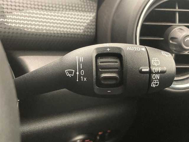 ＭＩＮＩ ミニ クーパー 熊本県 2019(令1)年 5万km チリ・レッド ・スマートキー/・プッシュスタート/・インテリジェントセーフティ/・PDC自動起動/・パーキングアシスト/・黒革スポーツシート/・前席シートヒーター /・純正HDDナビ/　【Bluetooth・USB・MSV】/・社外フルセグTV/・バックカメラ/・ETC/・ドライブレコーダー(前後録画)/・LEDヘッドランプ/・LEDフォグランプ/・UKテールランプ/・純正マット