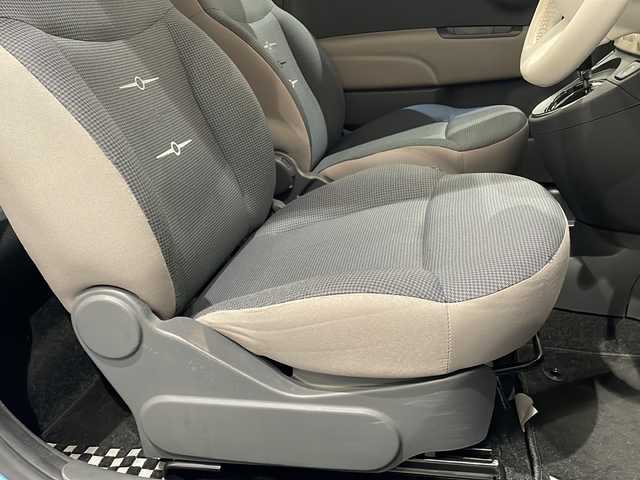 フィアット ５００ スーパーポップ トポ 新潟県 2015(平27)年 6万km ブルーヴォラーレ ハイドローリックブレーキアシスト/アンチロック　ブレーキシステム/エレクトロニック　ブレーキフォース　ディストリビューター/トラクションコントロールシステム/ビークルダイナミクスコントロール/ＦＩＡＴオリジナルＦＭ＋ＡＭ電子チューナー付ＣＤ／ＭＰ３プレーヤー/ETC/純正フロアマット/純正14インチアルミホイール