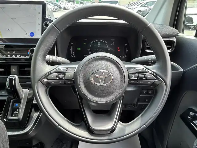 トヨタ シエンタ ハイブリッド Z 福岡県 2022(令4)年 2.6万km ホワイトパールクリスタルシャイン 純正10.5型ディスプレイオーディオナビ(フルセグTV/BT)全方位モニタトヨタセーフティコーナーセンサー両側電動パワスラレーダークルコンドラレコETCUSB純正フロアマット純正LEDライトプッシュスタートスマートキースペアキー
