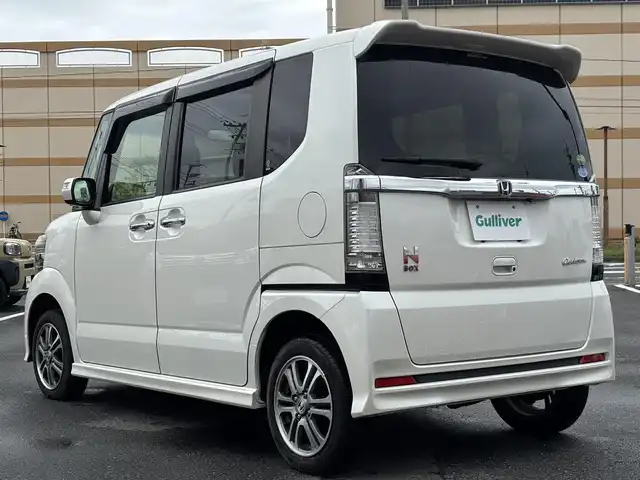 ホンダ Ｎ ＢＯＸ カスタム G Lパッケージ 宮城県 2013(平25)年 7.4万km プレミアムホワイトパール 登録時走行距離73250km/社外SDナビ/フルセグTV/CD/DVD/Bluetooth/バックカメラ/片側パワースライド/プッシュスタート/スマートキー/HIDライト/ETC/純正フロアマット/ドアバイザー/電動格納ミラー/純正アルミホイール
