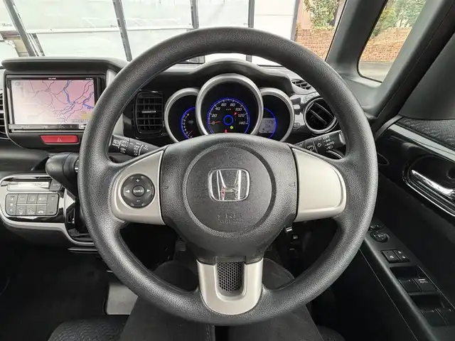 ホンダ Ｎ ＢＯＸ カスタム G Lパッケージ 宮城県 2013(平25)年 7.4万km プレミアムホワイトパール 登録時走行距離73250km/社外SDナビ/フルセグTV/CD/DVD/Bluetooth/バックカメラ/片側パワースライド/プッシュスタート/スマートキー/HIDライト/ETC/純正フロアマット/ドアバイザー/電動格納ミラー/純正アルミホイール