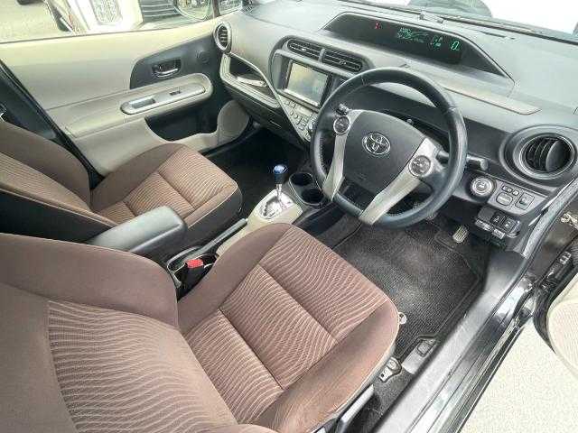 トヨタ アクア G 岩手県 2013(平25)年 13.6万km ブラックマイカ ドアバイザー/スマートキー/ETC/バックカメラ/ドラレコ/シートヒーター/電動格納ミラー/LEDヘッドライト