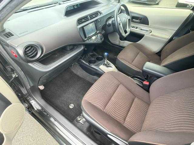 トヨタ アクア G 岩手県 2013(平25)年 13.6万km ブラックマイカ ドアバイザー/スマートキー/ETC/バックカメラ/ドラレコ/シートヒーター/電動格納ミラー/LEDヘッドライト