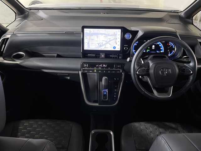 トヨタ ヴォクシー ハイブリッド S－Z 広島県 2022(令4)年 3.3万km ホワイトパールクリスタルシャイン 純正１０．５型ＤＡ/全周囲カメラ/パーキングアシスト/純正14型フリップダウンモニター/両側パワースライドドア/レーダークルーズコントロール/シートヒーター/ドラレコ/ＥＴＣ２．０/ブラインドスポットモニター/衝突軽減/レーンキープ/踏み間違い防止/オートマチックハイビーム/1500W給電/純正17インチアルミホイール(205/55/R17)/エアバッグ(運転席/助手席/サイド/カーテン)