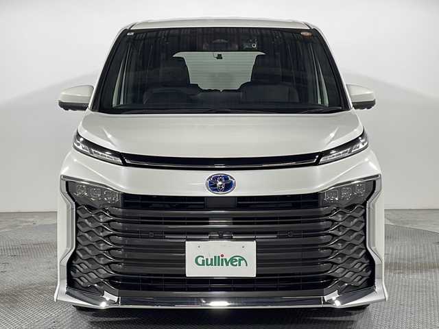 トヨタ ヴォクシー ハイブリッド S－Z 広島県 2022(令4)年 3.3万km ホワイトパールクリスタルシャイン 純正１０．５型ＤＡ/全周囲カメラ/パーキングアシスト/純正14型フリップダウンモニター/両側パワースライドドア/レーダークルーズコントロール/シートヒーター/ドラレコ/ＥＴＣ２．０/ブラインドスポットモニター/衝突軽減/レーンキープ/踏み間違い防止/オートマチックハイビーム/1500W給電/純正17インチアルミホイール(205/55/R17)/エアバッグ(運転席/助手席/サイド/カーテン)