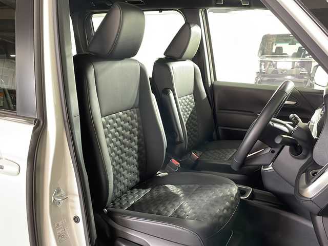 トヨタ ヴォクシー ハイブリッド S－Z 広島県 2022(令4)年 3.3万km ホワイトパールクリスタルシャイン 純正１０．５型ＤＡ/全周囲カメラ/パーキングアシスト/純正14型フリップダウンモニター/両側パワースライドドア/レーダークルーズコントロール/シートヒーター/ドラレコ/ＥＴＣ２．０/ブラインドスポットモニター/衝突軽減/レーンキープ/踏み間違い防止/オートマチックハイビーム/1500W給電/純正17インチアルミホイール(205/55/R17)/エアバッグ(運転席/助手席/サイド/カーテン)