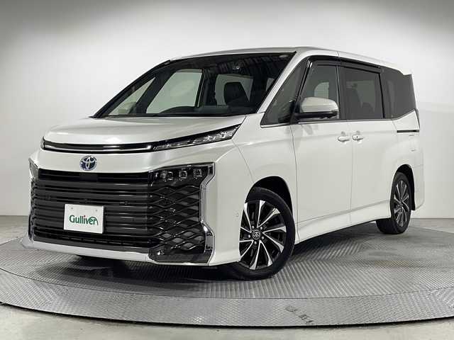 トヨタ ヴォクシー ハイブリッド S－Z 広島県 2022(令4)年 3.3万km ホワイトパールクリスタルシャイン 純正１０．５型ＤＡ/全周囲カメラ/パーキングアシスト/純正14型フリップダウンモニター/両側パワースライドドア/レーダークルーズコントロール/シートヒーター/ドラレコ/ＥＴＣ２．０/ブラインドスポットモニター/衝突軽減/レーンキープ/踏み間違い防止/オートマチックハイビーム/1500W給電/純正17インチアルミホイール(205/55/R17)/エアバッグ(運転席/助手席/サイド/カーテン)