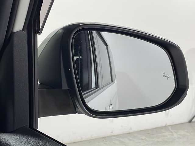 トヨタ ヴォクシー ハイブリッド S－Z 広島県 2022(令4)年 3.3万km ホワイトパールクリスタルシャイン 純正１０．５型ＤＡ/全周囲カメラ/パーキングアシスト/純正14型フリップダウンモニター/両側パワースライドドア/レーダークルーズコントロール/シートヒーター/ドラレコ/ＥＴＣ２．０/ブラインドスポットモニター/衝突軽減/レーンキープ/踏み間違い防止/オートマチックハイビーム/1500W給電/純正17インチアルミホイール(205/55/R17)/エアバッグ(運転席/助手席/サイド/カーテン)